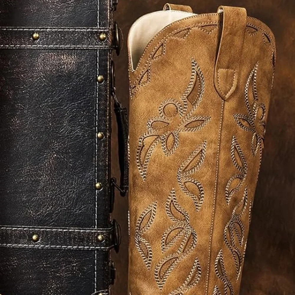 Women's Tan Cowboy Boots - Picture 4 of 4